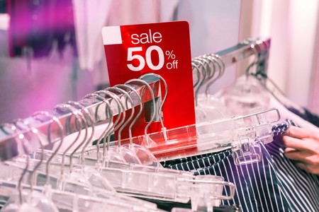No esperes al 8 de enero, en estas tiendas ya están de Rebajas: ASOS, La Redoute, Springfield y más