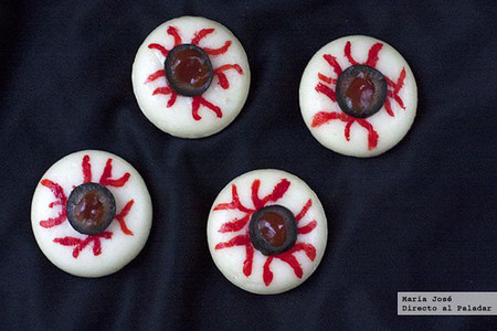 Ojos de queso espeluznantes. Receta de Halloween