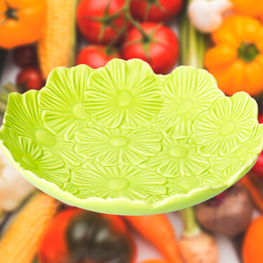 Tiger vende una bonita pieza de cerámica que puede ser ensaladera pero también un llamativo frutero