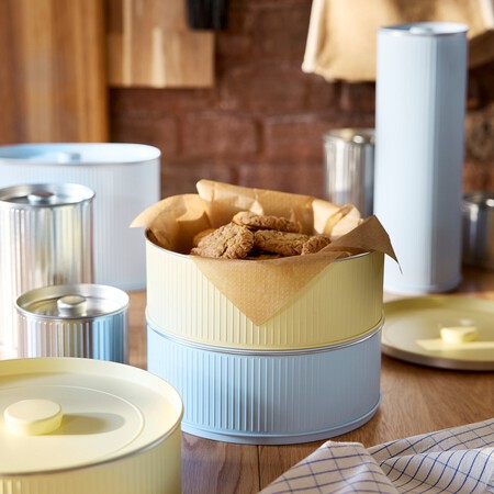Betthaj Lata Con Tapa Galletas Amarillo Claro Azul Claro 1501887 Pe1007485 S5
