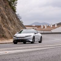 Probamos el Honda Prelude: el regreso del mítico coupé japonés supone un fiasco para los que esperaban un deportivo, pero al mismo tiempo es un coche excelente 