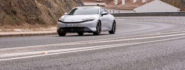 Probamos el Honda Prelude: el regreso del mítico coupé japonés supone un fiasco para los que esperaban un deportivo, pero al mismo tiempo es un coche excelente 