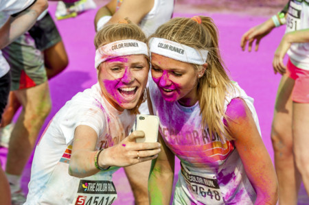 La peligrosa moda de sacarse un selfie en medio de una carrera