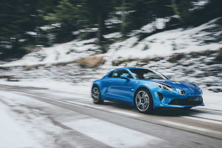 Alpine A110 2017: así es el Alpine moderno, con 252 CV, biplaza y sólo 1.080 kilogramos de peso