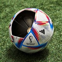 Balones con NFC y sincronizados con el VAR: el fútbol moderno no se entiende sin las pelotas conectadas