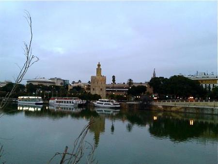 Torre del Oro desde el Guadalquivir
