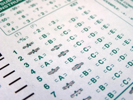 ¿Se puede adivinar un examen de aptitud por simple chiripa?