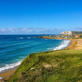 El pueblo asturiano detenido en el tiempo, el mejor lugar para comer carne de calidad, ver el eclipse solar y disfrutar de la vida rural 