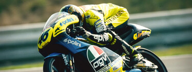 Hace 30 años, un chaval forjó una leyenda sobre una Aprilia RS125R con el número 46. Se llamaba Valentino, y ahora todos los tifosi quieren esa moto 