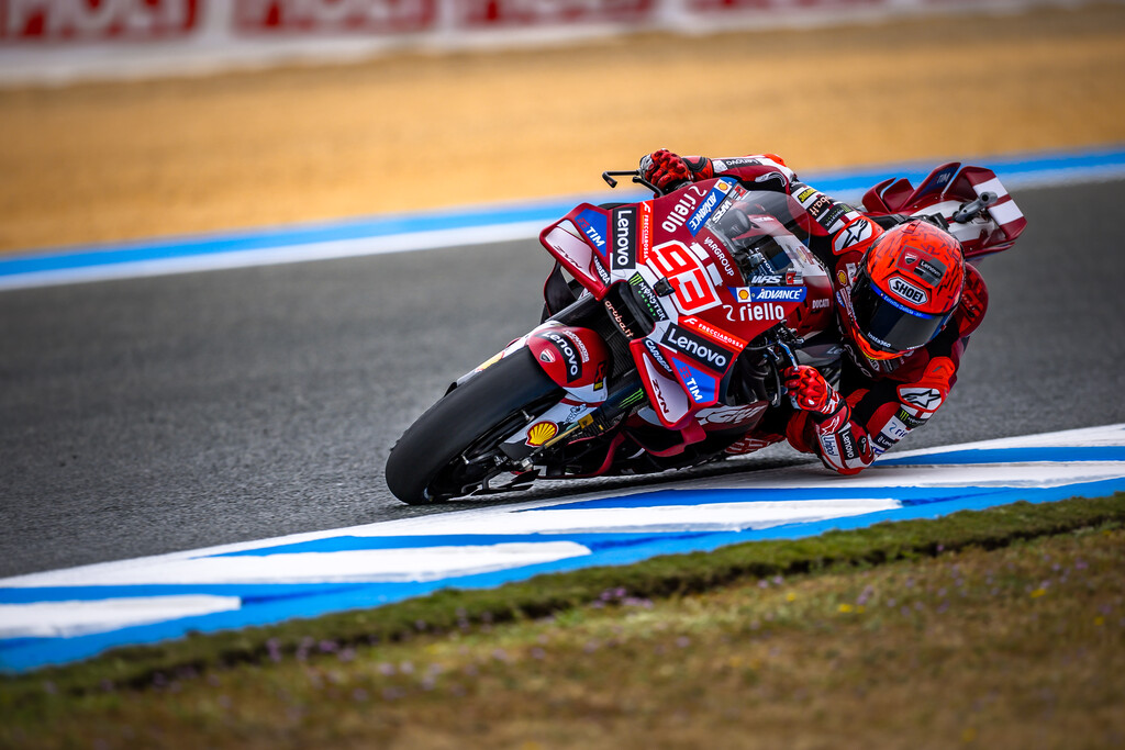 Marc Márquez aprovecha la lluvia para hacer la pole en Jerez y ponerse de cara el Gran Premio de España