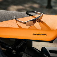 BMW saca las primeras gafas inteligentes para motoristas a lo 007, y por menos de 700 euros