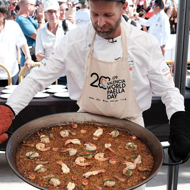 Un chef francés gana el Concurso Internacional de paellas World Paella Day 2025 con un arroz de mariscos y alcachofa de Jerusalén