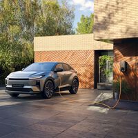 Ya nos hemos subido al Toyota C-HR+: el SUV eléctrico de hasta 600 km de autonomía que quiere hacer fácil lo que hasta ahora parecía complicado