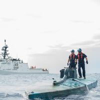 El precio de la coca se ha desplomado tanto que las mafias están haciendo algo inesperado: reciclar narcosubmarinos