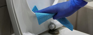 Solo hace falta un ingrediente para recuperar el blanco y el brillo del asiento del inodoro y quitar las manchas: y no es ni lejía ni amoniaco 