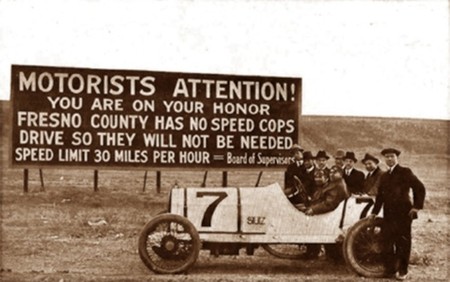 Cartel seguridad vial limite velocidad años 30