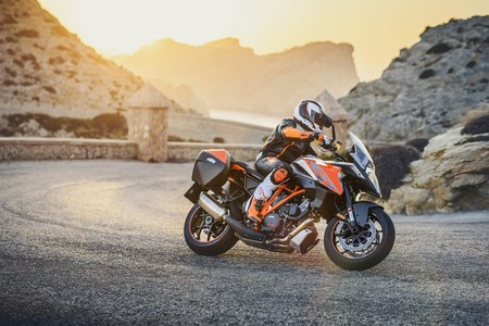 Asegúrate de que tu moto está tan lista como tú para las vacaciones, revisando estos 5 puntos
