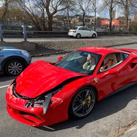 Mala suerte, nivel: comprarse un Ferrari de más de 200.000 euros y estrellarlo a los dos kilómetros