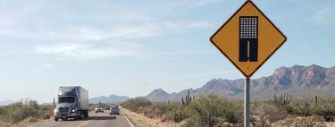 Qué significa la señal de media calle cuadriculada y qué debes hacer si te la encuentras