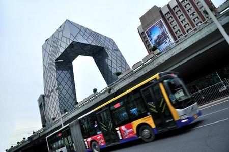 Pekín reemplazará el 80% de su flota de autobuses por otros más limpios antes de final de 2017