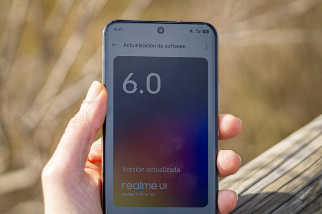 Smartphone Realme 14 Pro+ 5G - 8GB RAM + 256GB, Pantalla 6.83" 120Hz, Cámara 108MP, Snapdragon 7s Gen 3, Carga 80W, Batería 5260mAh, IP69, Color Gris Ante