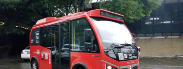 ¿Qué son esos extraños miniautobuses rojos que circulan en la CDMX?