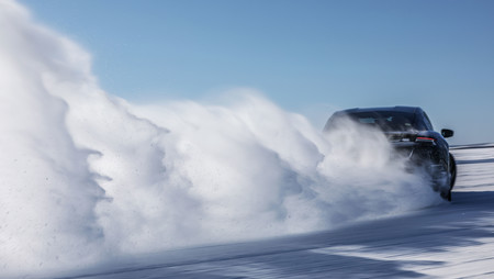 Porsche Taycan se somete a pruebas extremas de -35° y hasta 50° de temperatura