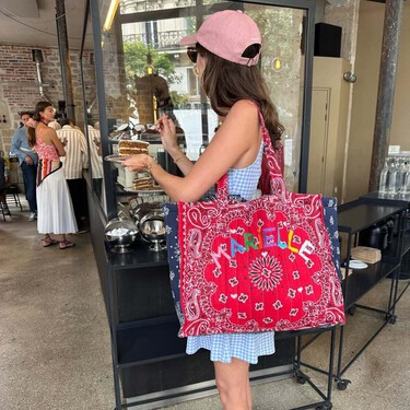 New Balance tiene las nuevas dad sneakers que mejor sientan con vestidos y traje en septiembre