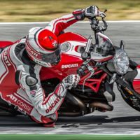 Ducati Monster 1200 R: 160 caballos de diversión y materiales de calidad