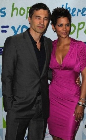 Halle Berry, otra que se anima a estrenar el 2012 pasando por la vicaria