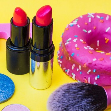 Robert Grill entra al mundo del maquillaje y muestra una curiosa estrategia que algunas marcas aplican en tiempos difíciles