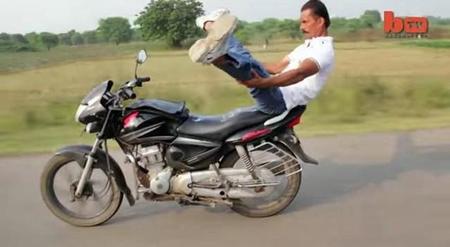Yoga en moto, la última locura sobre dos ruedas