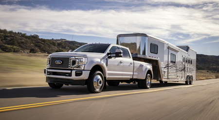 La Ford F-Series Super Duty 2020 se abre paso con un colosal V8 de 7.3 litros