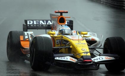 La lluvia hace acto de presencia en Magny Cours