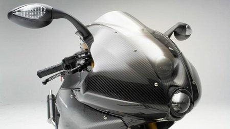 Frontal que recuerda al diseño italiano