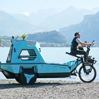 Este engendro es una mezcla entre bicicleta eléctrica, barca y autocaravana, y cuesta más que un Dacia Sandero 