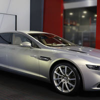 Tómalo o déjalo: Este raro Aston Martin Lagonda Taraf está a la venta