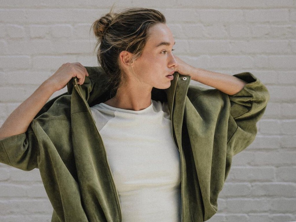 La chaqueta bomber es un must este otoño: 10 propuestas de Zara, Mango y más que combinan con mocasines, botas o zapatillas 