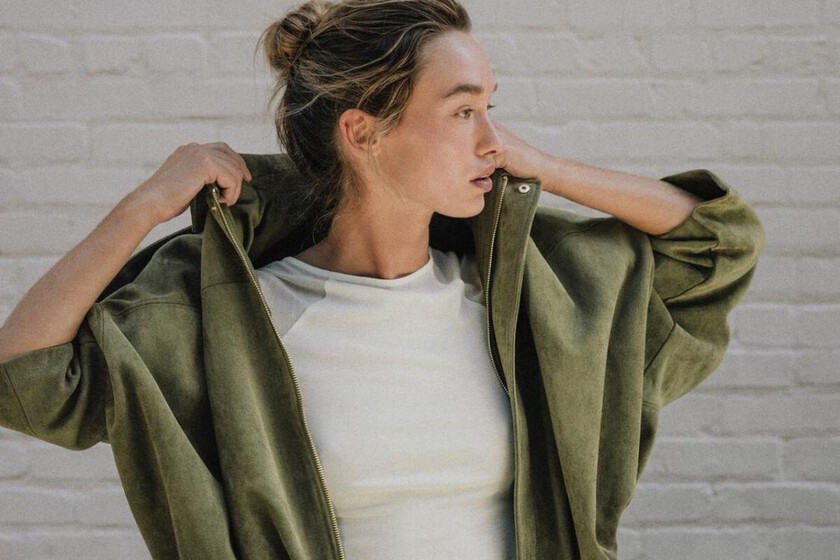 La chaqueta bomber es un must este otoño: 10 propuestas de Zara, Mango y más que combinan con mocasines, botas o zapatillas