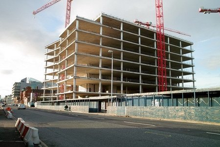 Irlanda cede a presiones mientras se cava un foso más profundo en la UE