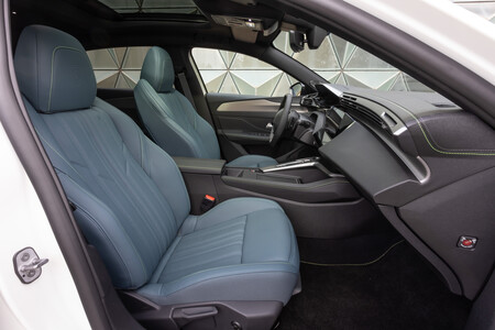 Peugeot 308 interior