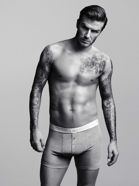 En casa de Brad Pitt, el que va debajo de los pantalones es David Beckham