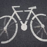 Francia quiere dar 2.500 euros para comprar una bicicleta eléctrica a quien achatarre un coche viejo 