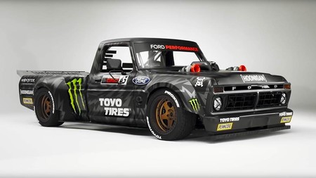 Ford realiza la pieza metálica más grande impresa en 3D para un Ford F-150 de 1977