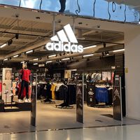 
Adidas por fin rebaja este Black Friday las zapatillas SL 72 en el color que va con todo en invierno