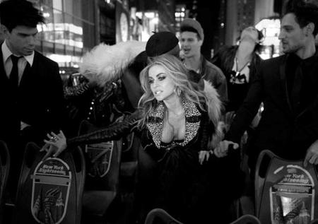 Videoclip al canto: Carmen Electra se desmelena toda en 'I like it loud'