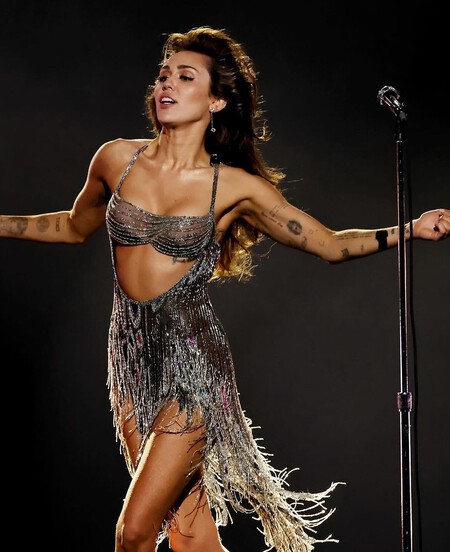 Bob Mackie El Disenador De Cher Y Otras Celebridades Ha Fallecido A Los 87 Anos