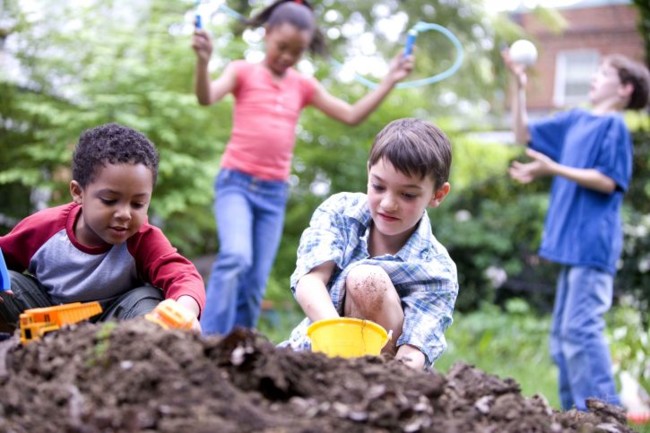 Two Caucasian And Two African American Children Playing Together 725x483