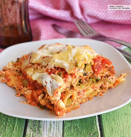 Lasaña de brócoli y jitomate deshidratado. Receta vegetariana en olla de cocción lenta