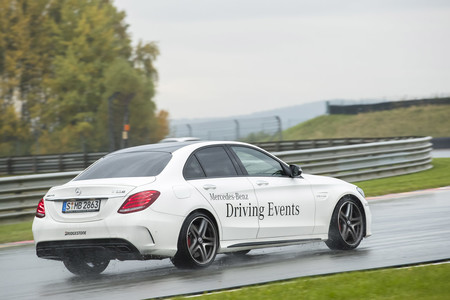 Así es un curso de conducción de Mercedes-Benz y Bridgestone en Sachsenring
